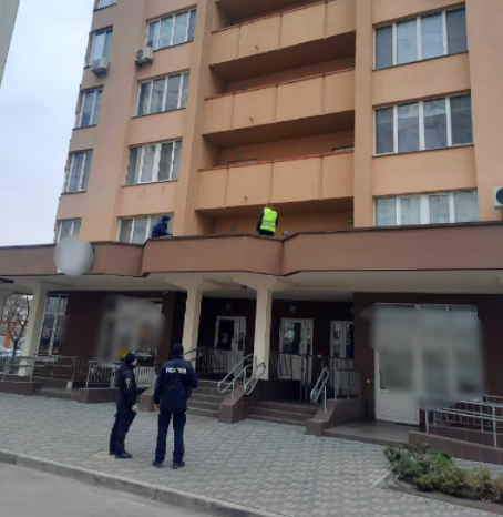 У Броварах 11-річна дівчинка випала із вікна будинку