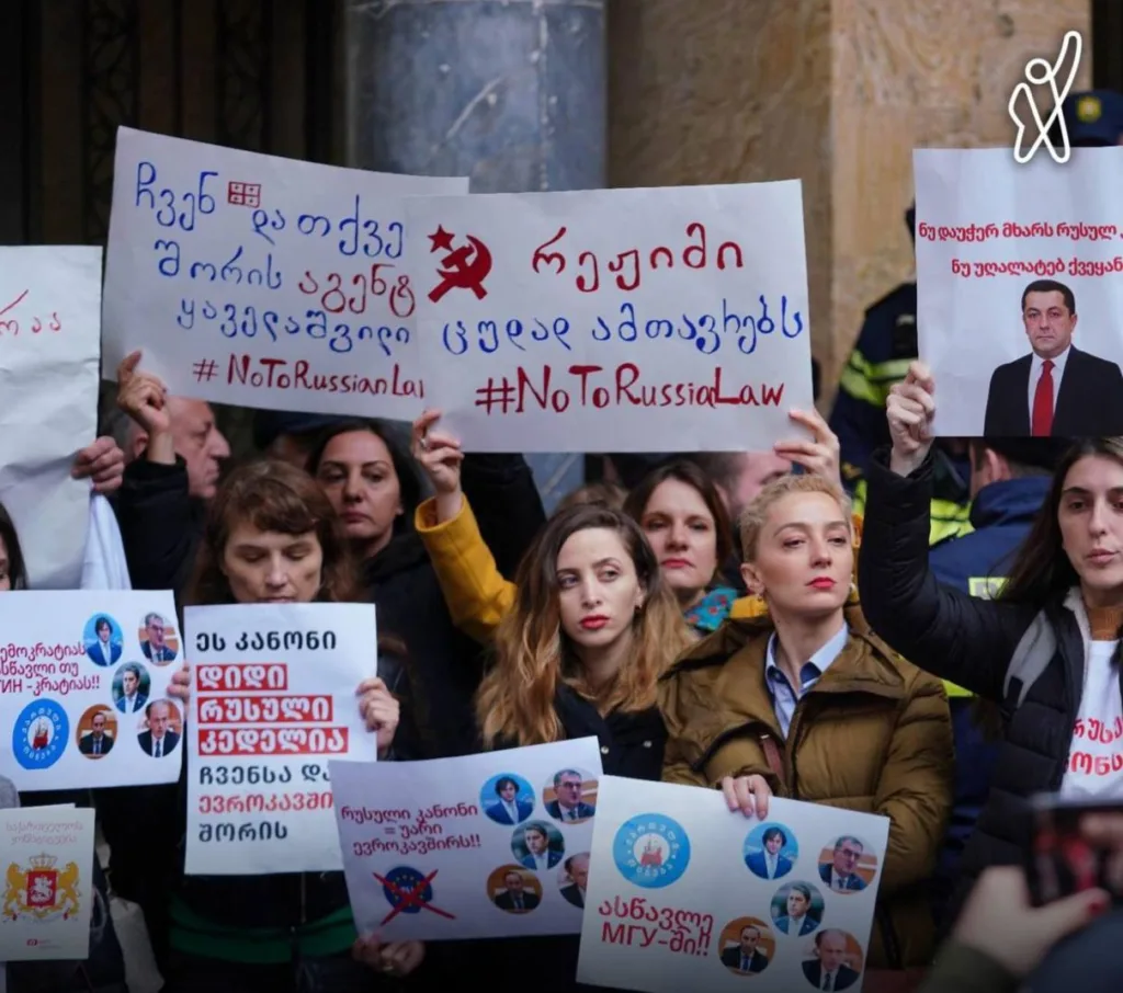 У Тбілісі перед будівлею парламенту пройшла акція протесту
