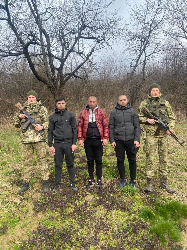 На Закарпатті затримали чоловіків, які хотіли перетнути кордон