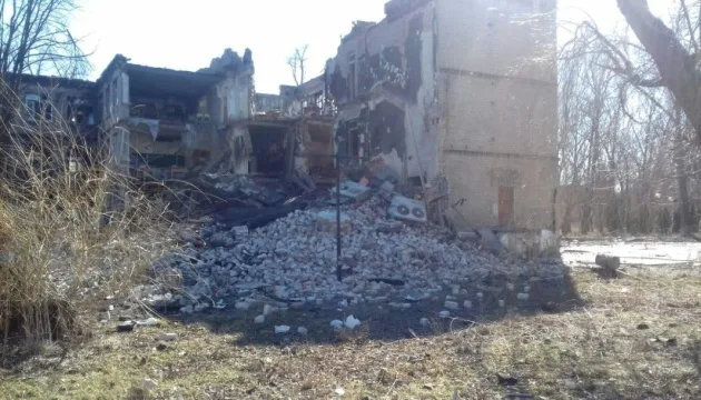 Російські окупанти обстріляли школу в Авдіївці