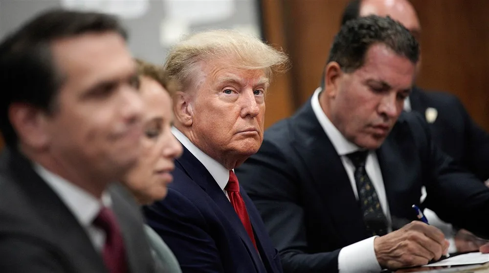 Олеся Яхно. Трамп у залі суду