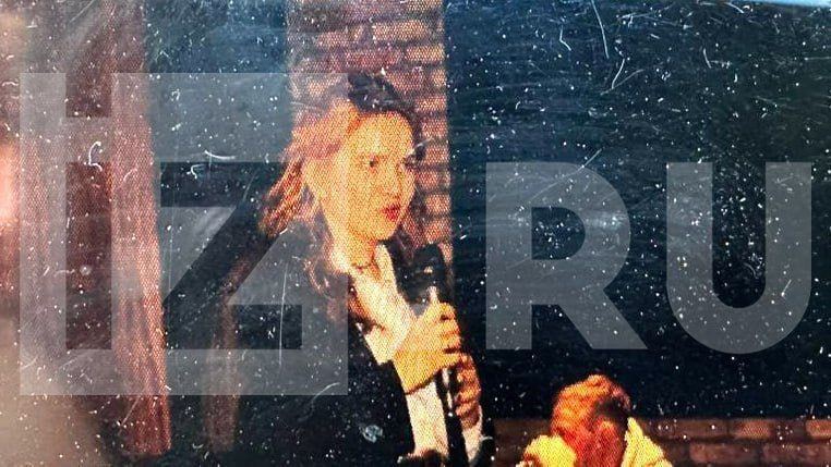 Дівчина, яка, ймовірно, подарувала Татарському статуетку з вибухівкою