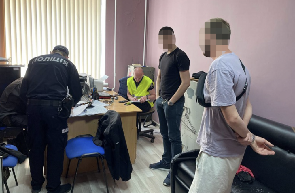 Затримано двох чоловіків, що знімали роботу ППО